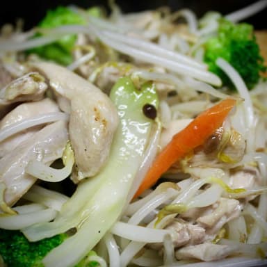 L.#28 Chop Suey de Pollo 🍗