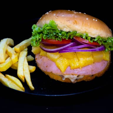 Hamburguesa Hawaiana. + PAPAS