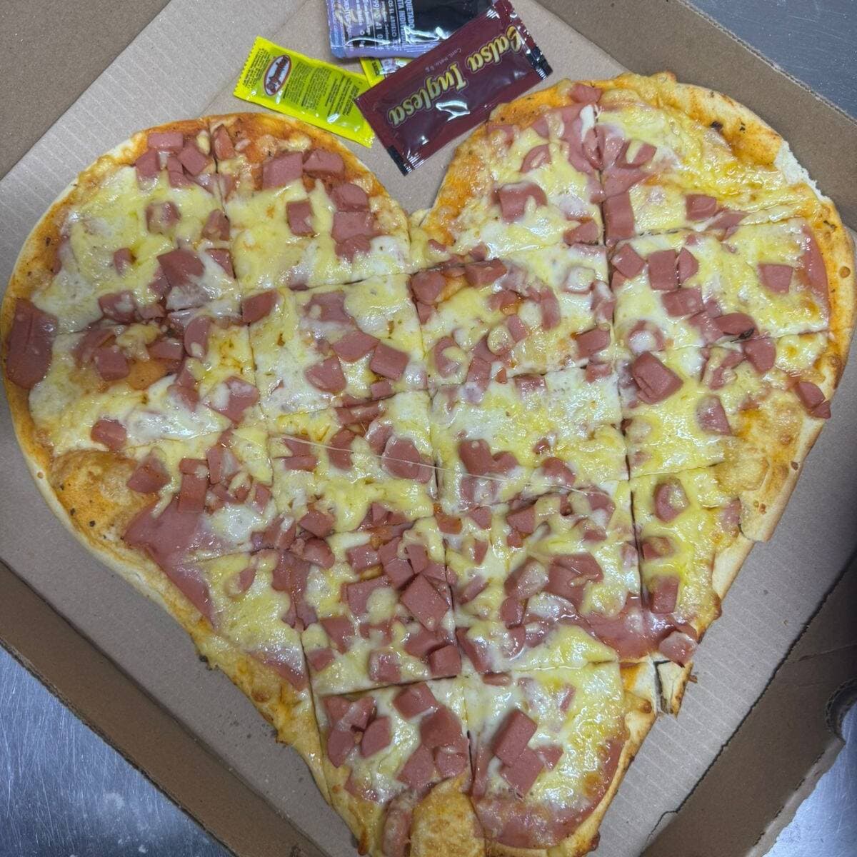 pizza en forma de corazón