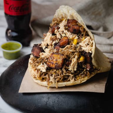 Combo Arepa Mazorcada de Plátano y Pollo