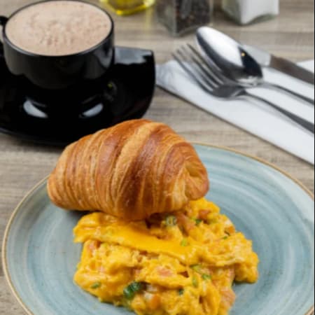 Huevos, Chocolate o Café, Pan y Queso C2