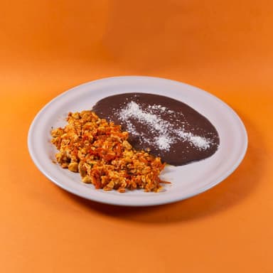 Huevo en Salsa Roja