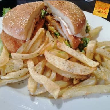 Pechuga de Pollo Crocante con Papas Sazonadas