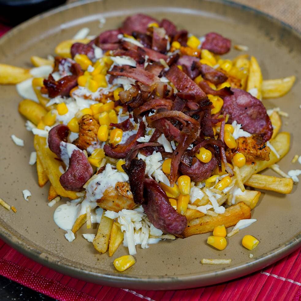 Salchipapa Pollo Suiza
