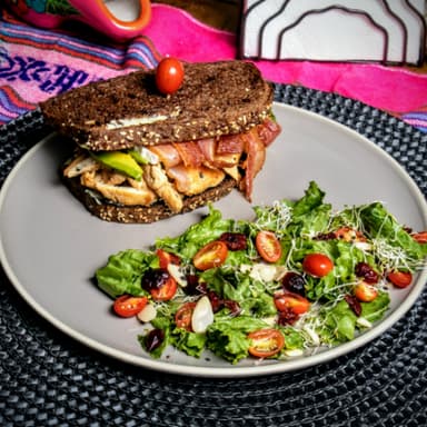 Combo Sándwich Especial + Agua Fresca