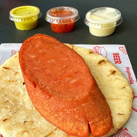 Arepa con Salchichón