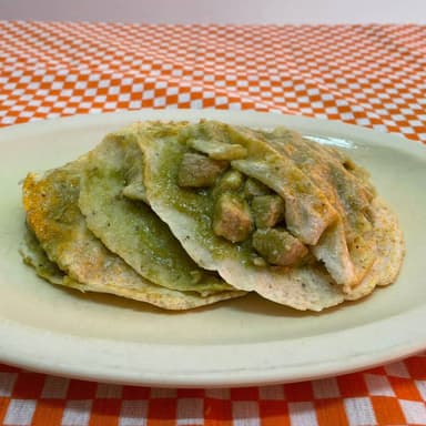 Gordita de Carne de Puerco en Salsa Verde