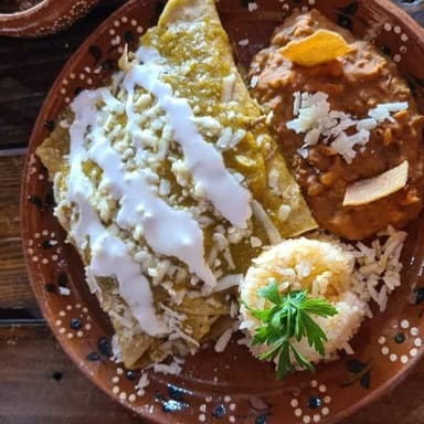 Enchiladas Rojas o Verdes de Queso