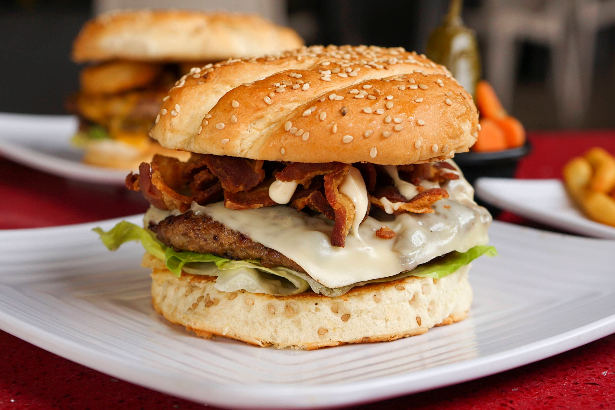 Crispy Bacon Cheese Burger,papas y refresco