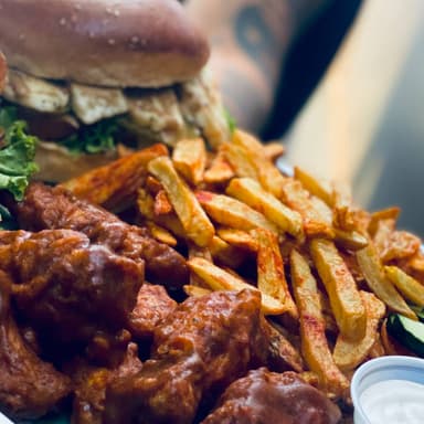Pa´ Que Pruebes con Boneless