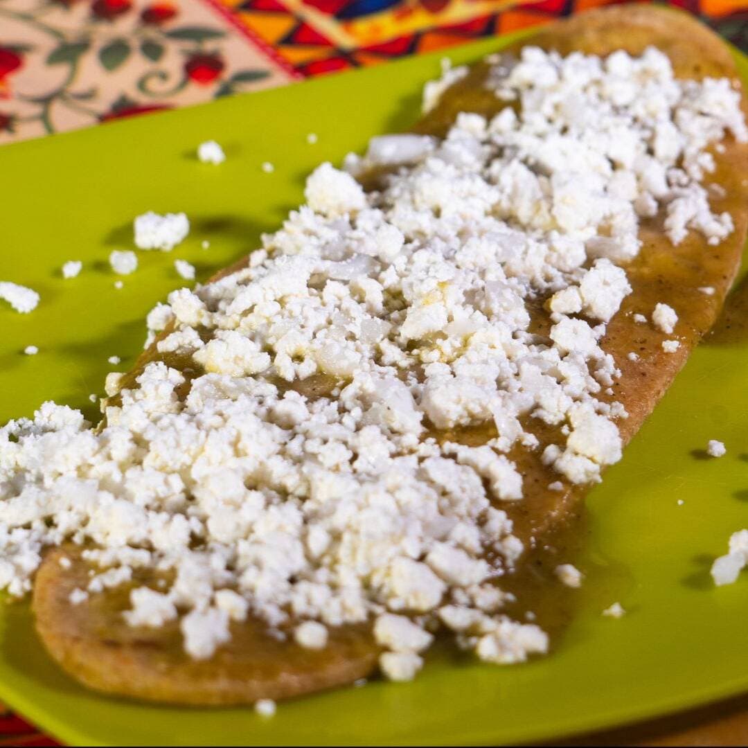 Huarache Sencillo con Salsa Verde