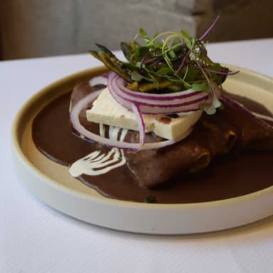 Enfrijoladas de Pato (3 Pzas.)
