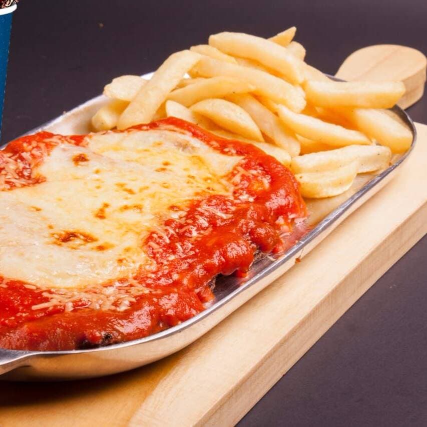 Milanesa Napolitana Pollo + Papas