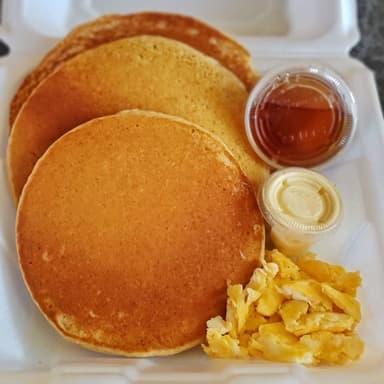 Hot cakes con huevo al gusto