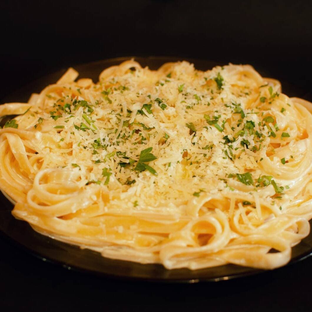 Fetuccini Alfredo chica (Porción para 2 Personas)