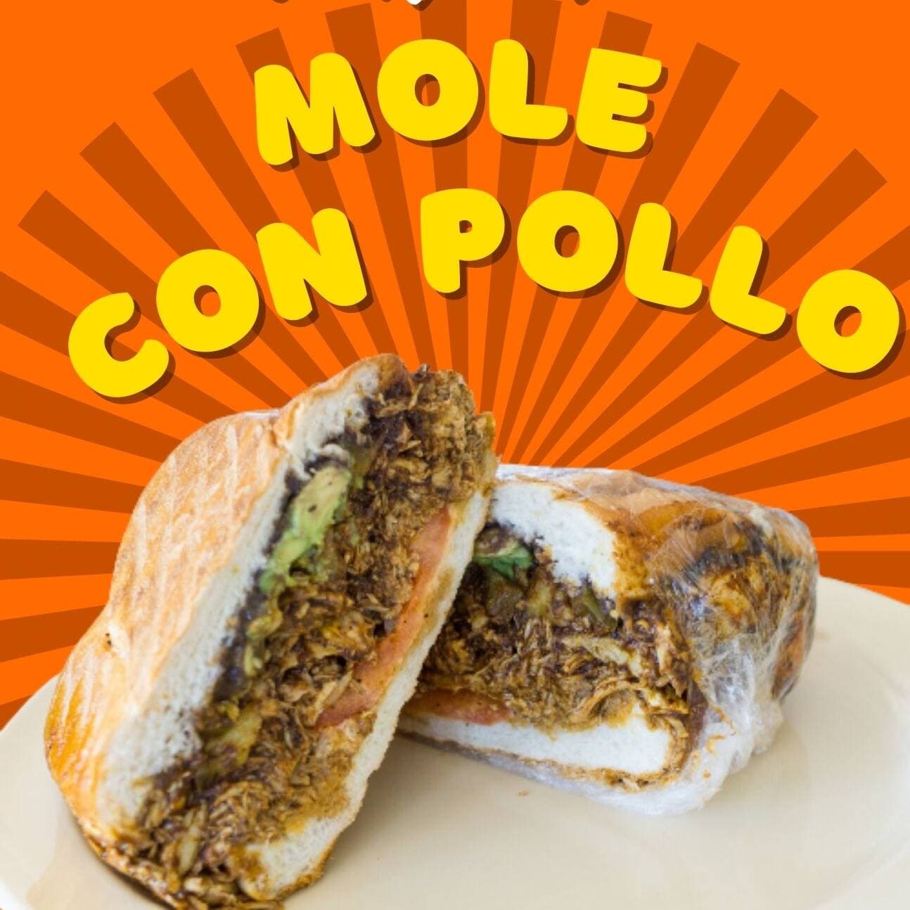 Mega Tortas de Mole con Pollo