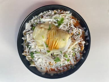 CHILACOS con queso gratinado