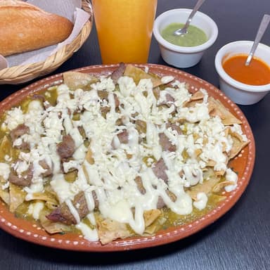 Chilaquiles con Sirloin