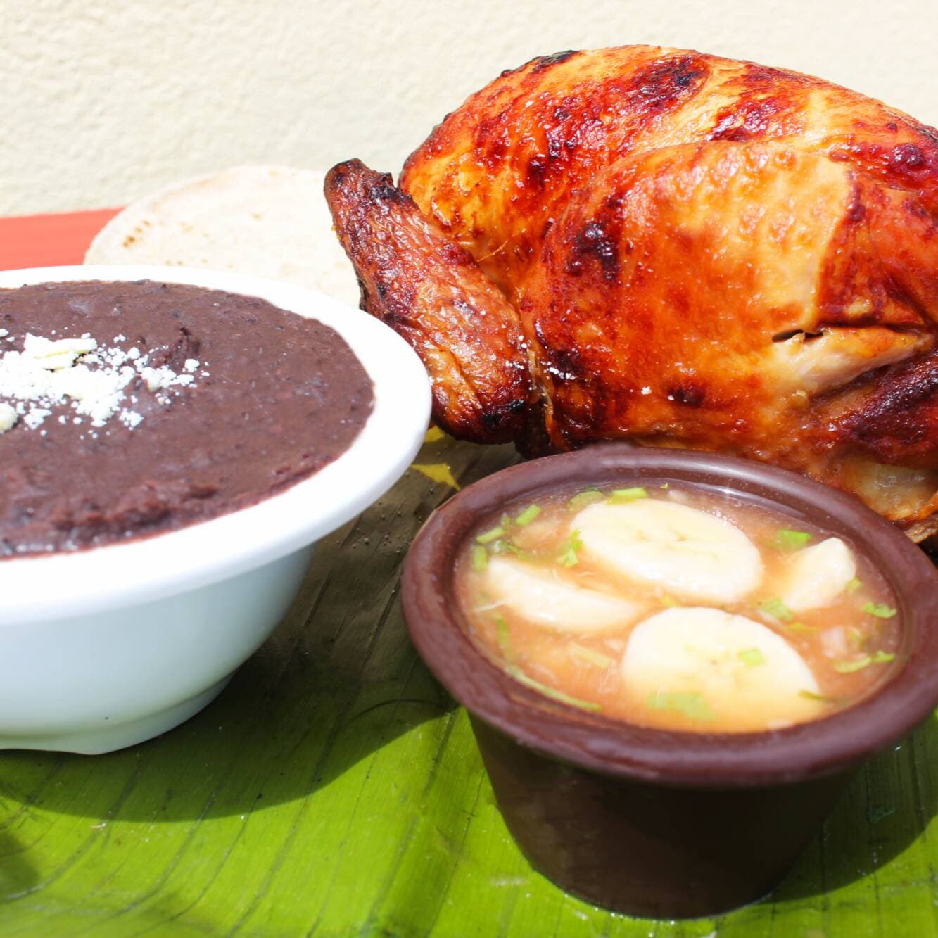 Pollo Entero + Frijoles