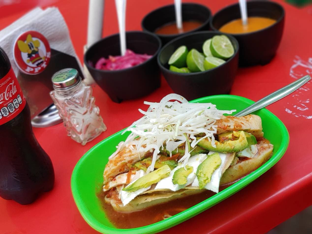 Torta Ahogada Embarazada con Panela y Aguacate