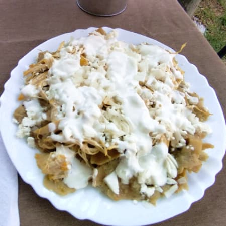Chilaquiles Verdes con Bistec + Café o Té