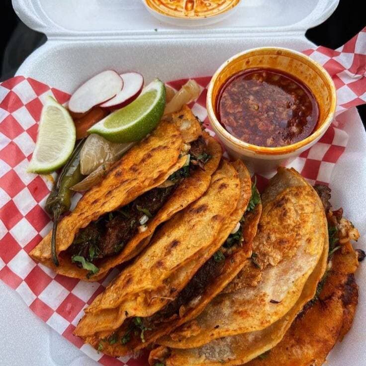 4 Tacos De Birria y Consomé