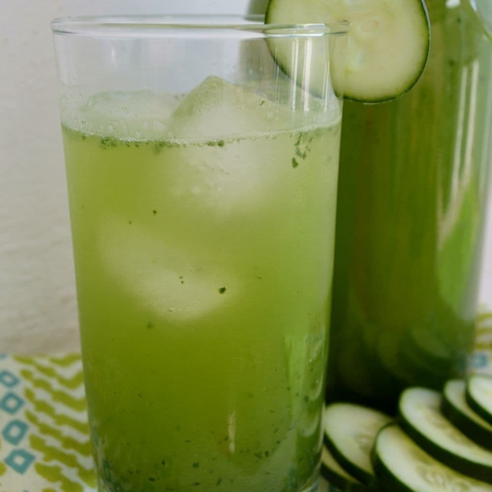 Agua Pepino con Limón