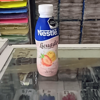 Licuado de Fresa y Plátano Néstle