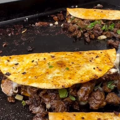 TACO CON COSTRA DE QUESO.