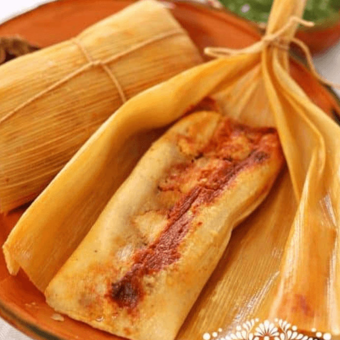 TAMAL ROJO CON QUESO