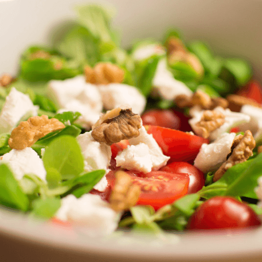 Ensalada Caprino Nuez y Cherry con Aderezo