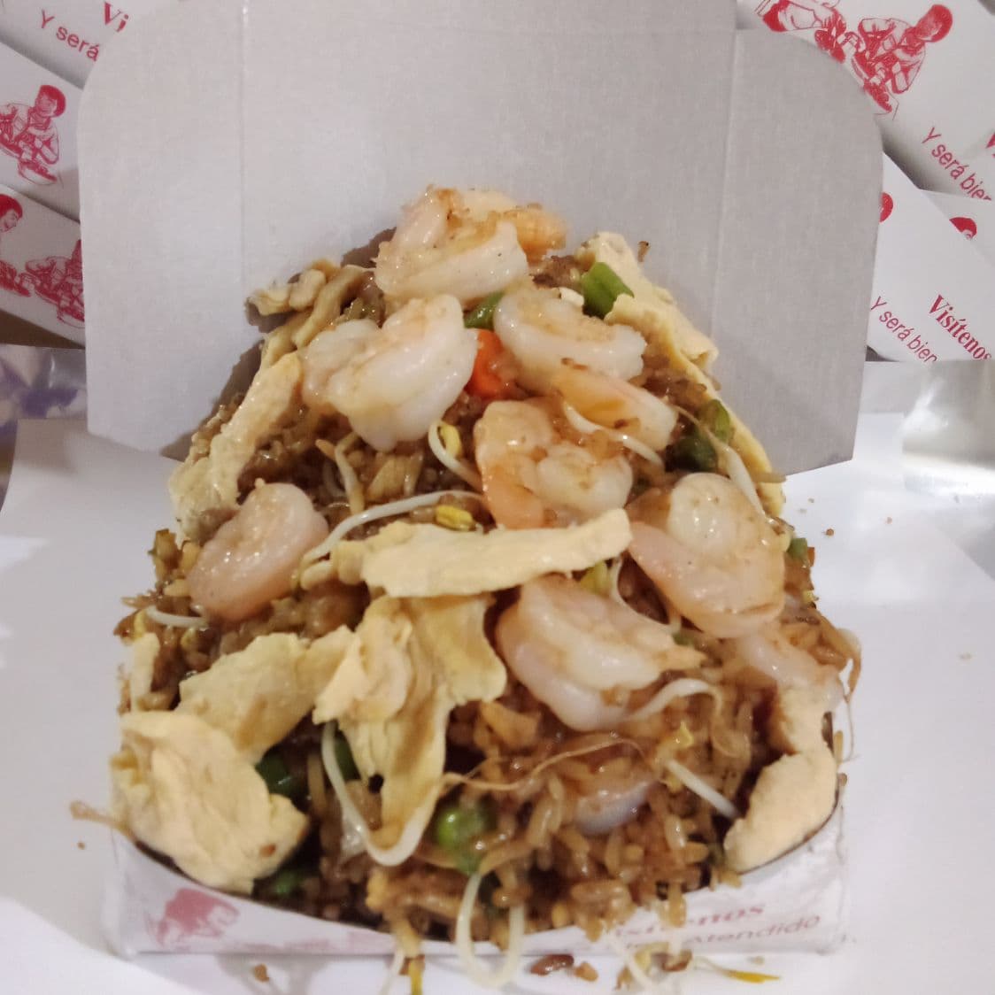 Arroz Chino con Pollo y Camarones