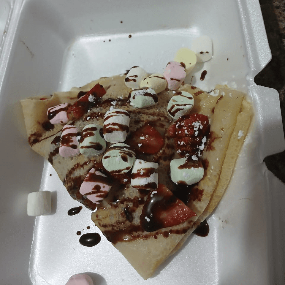 Crepas con Fresa y Bombón