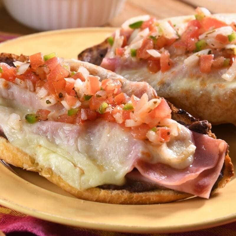 COMBO MOLLETES CON POLLO