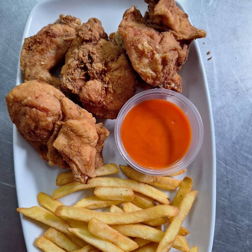 Alitas con Papas