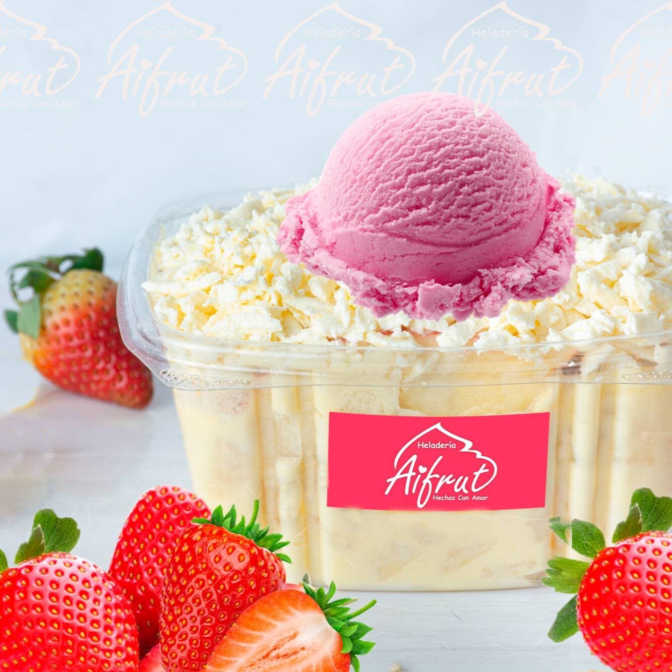 Fresas mediana con crema y helado