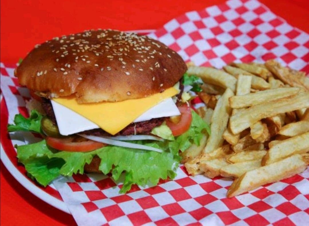 LA CACHONDA hot dogs y hamburguesas (villa verde)