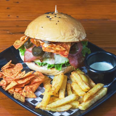 Burger Mexicana + porción de papa