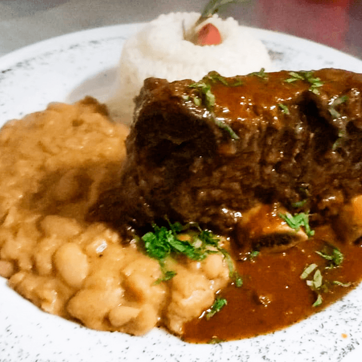 Asado de Tira a la Norteña con Frejol y Arroz