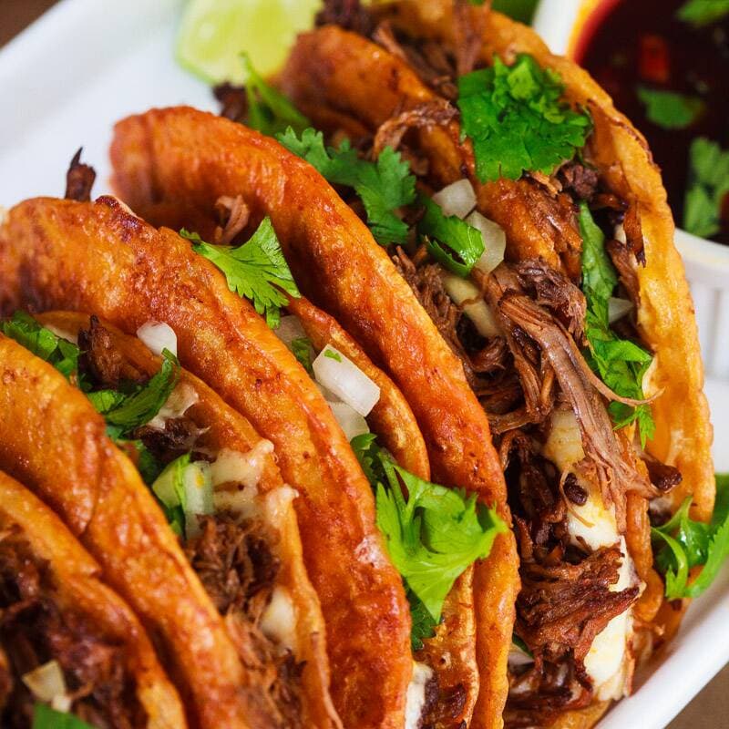 3 Tacos de Birria Tortilla Doradita  Y Consome