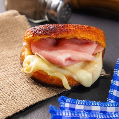 Arepa de Choclo Jamon y Queso