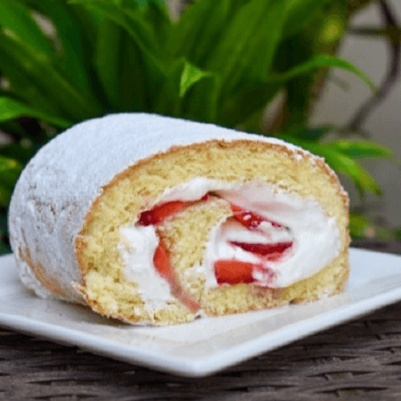 Pionono con Fresas y Merengue Porción