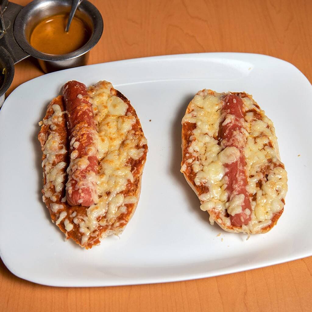 Molletes de Frijoles con Chorizo y Salchicha