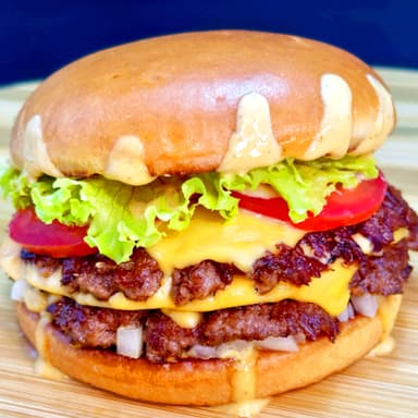 Combo Doble Cheeseburger + Papitas + COCA-COLA