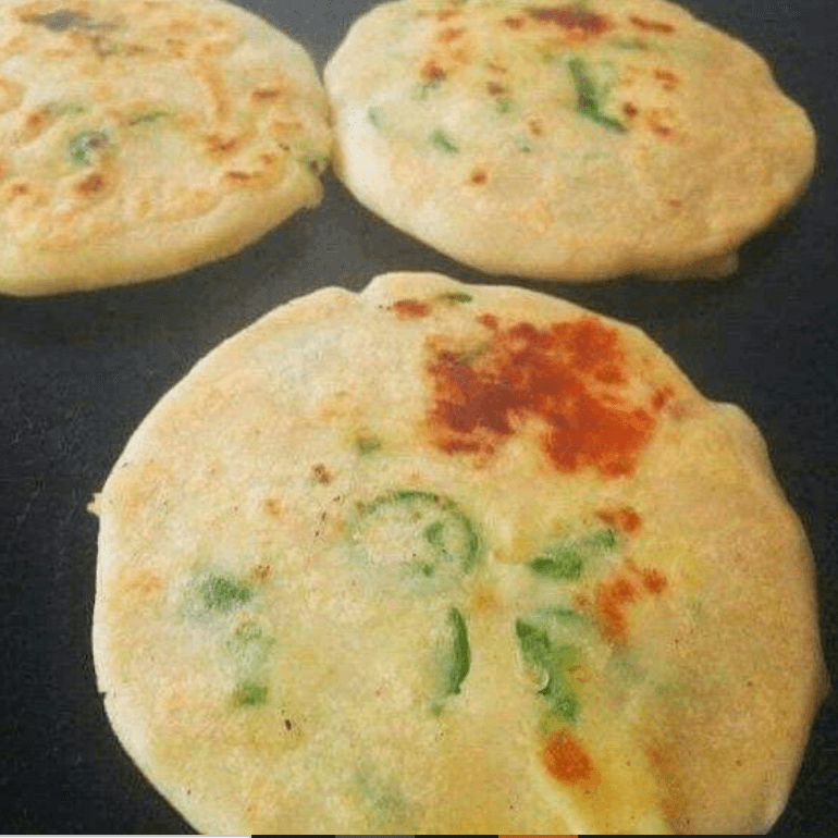 2 Pupusas + Té