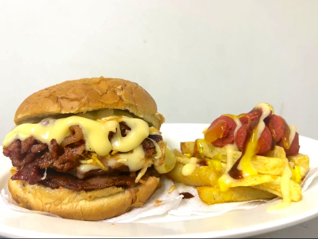 Deli Hamburguesas y Perros (La Milagrosa)