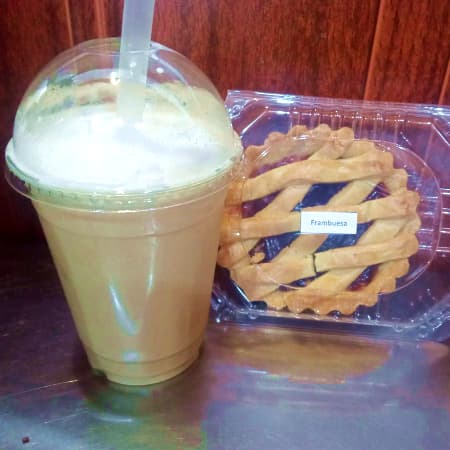 Latte en las Rocas+ Tarta de Fruta