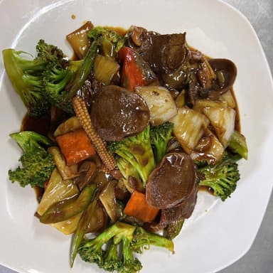 56. Lengua Empanizada con Papas y Ensalada