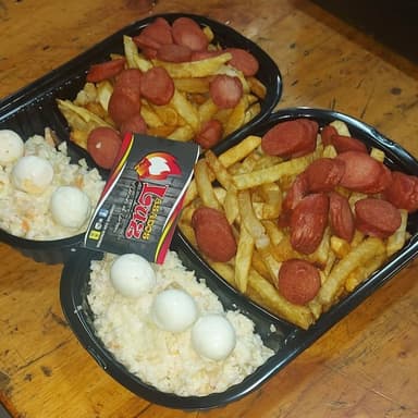 Salchipapas.
