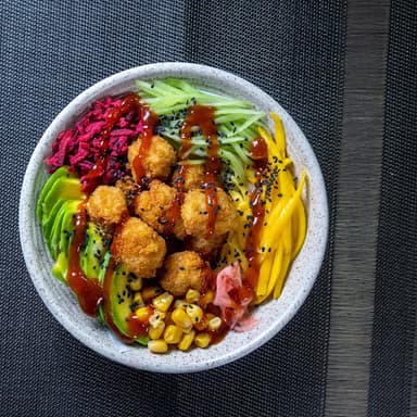 Poke pescado crunch